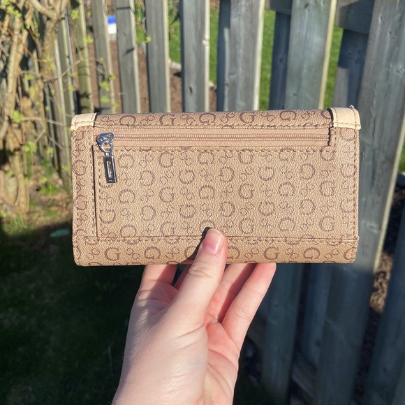 Guess Wallet - Picture 2 of 2